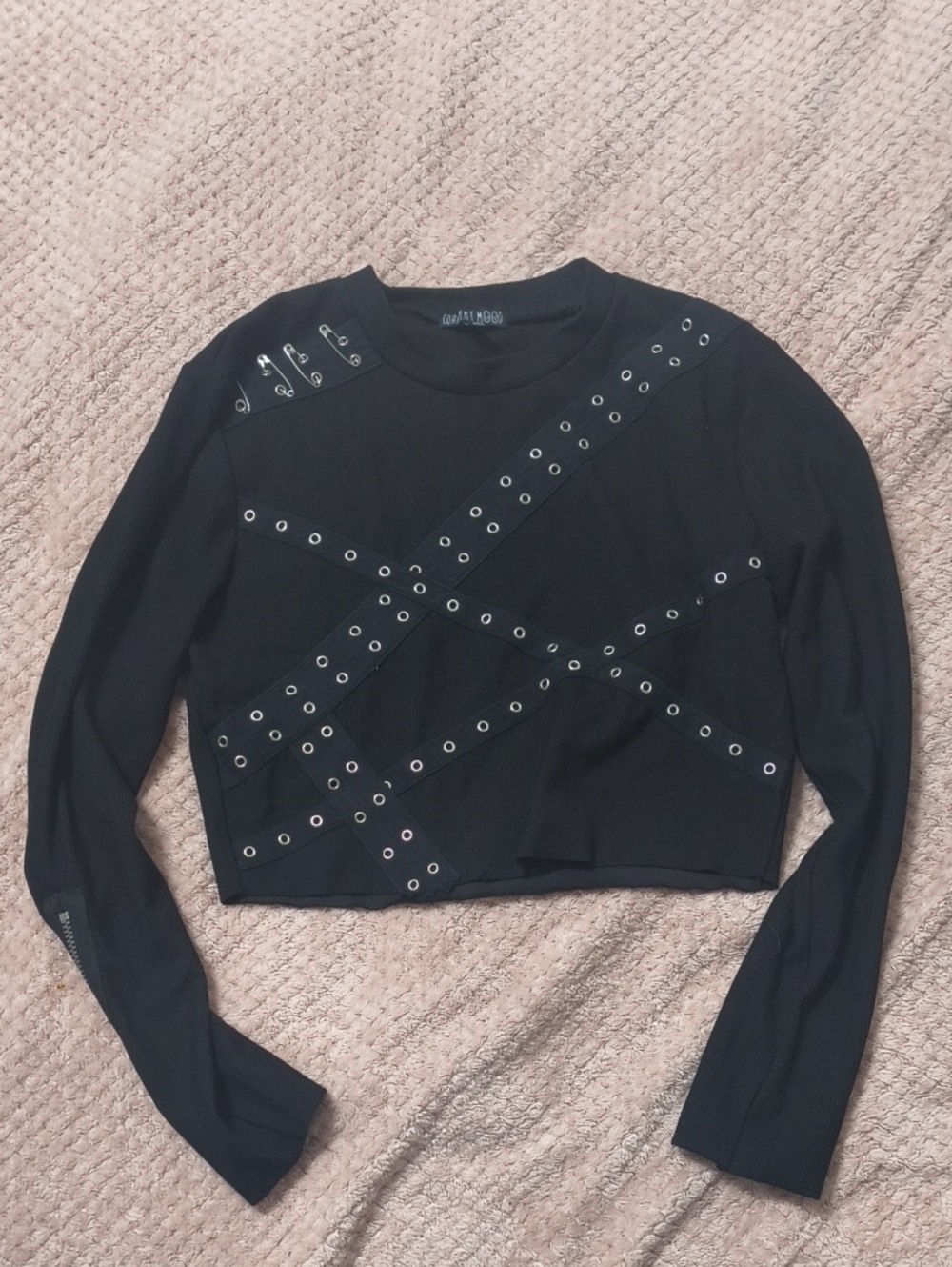 Current Mood Black Grommet-Detail Cropped Long Sleeve Top